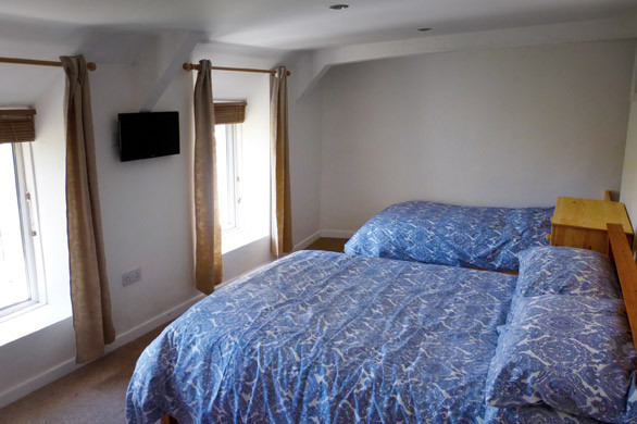 penrose-cottage-bedroom-2