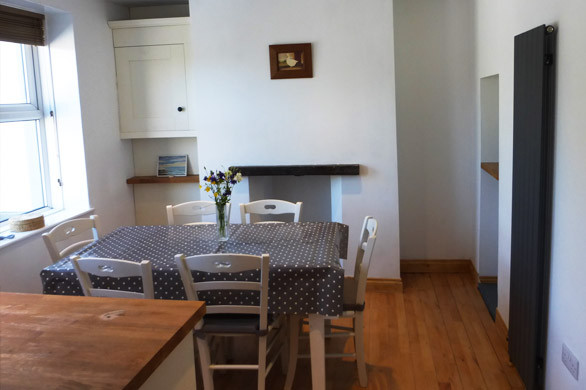 pensrose-cottage-dining-room